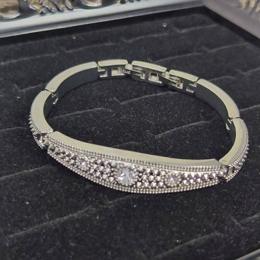 Vintage Silver Tone Rhinestone Bracelet Segmented Fold Over Clasp 7.5"